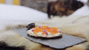 Brød med rørosrømme rogn og tørket reinsdyrkjøtt